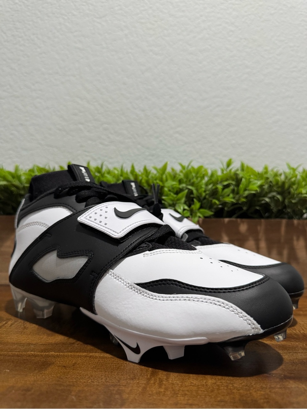 Nike Air Diamond Turf 93 TD White/Black Football Cleats HF5298-101 Mens Size 8.5 - Picture 5 of 11